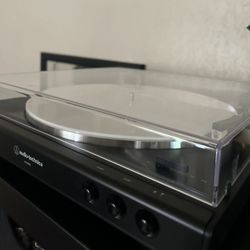 Audio-Technica AT-LP60X-BK + Amazon Basics Speakers