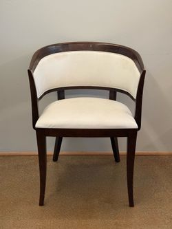 Modern Curved Wood Accent Chair – Solid Frame, Cream Upholstery