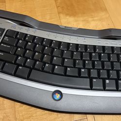 Microsoft Bluetooth Wireless Entertainment Keyboard 7000