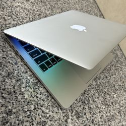 Apple MacBook Pro Retina Display Intel dual core i5 processor 8GB RAM 256GB SSD STORAGE DRIVE $220 