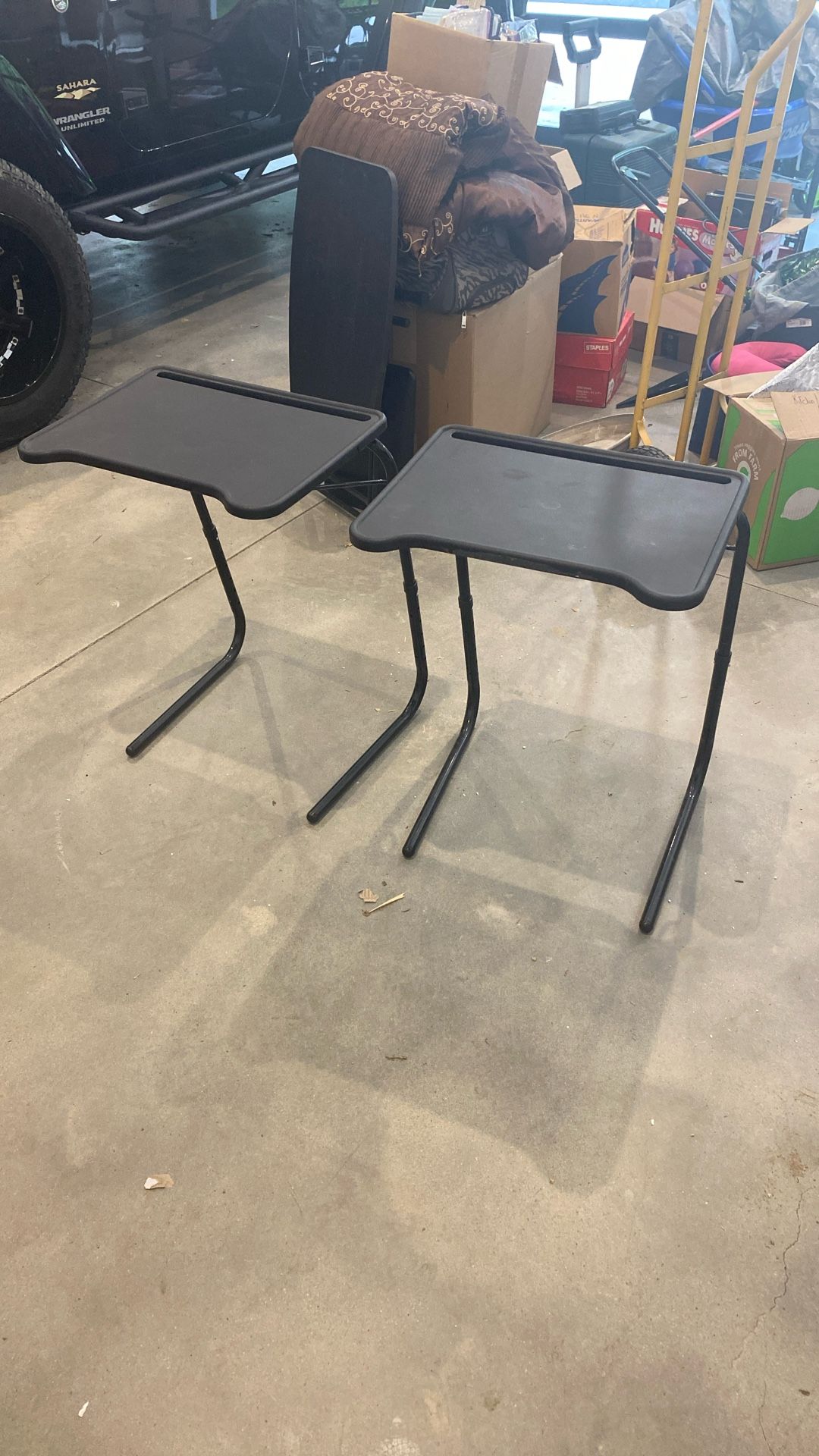 2 adjustable plastic TV trays