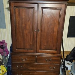 Dresser & Armoire 