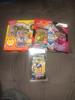 Pokémon day set. 30th anniversary, grade 10 crown zenith pack, and a pin set with fusion strike/battle styles packs latias pin
