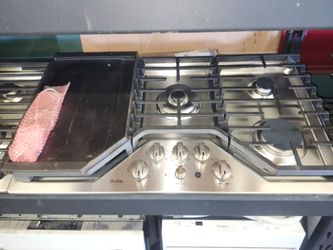 GE profile 36 in gas cooktop with griddle