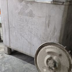 Totes Stainless Steel 350 Gallon