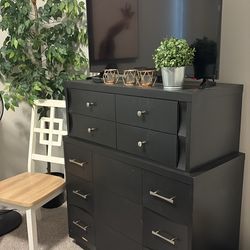 Dresser & TV
