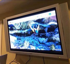 Wall mount computer monitor
