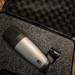SAMSON C01 Studio Cardioid Studio Condenser Microphone -
with Pop Filter 