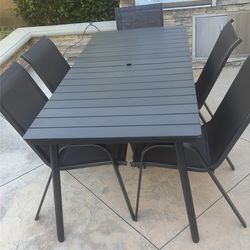 Outdoor Patio Dining Set – Great Condition