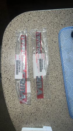 Door Emblem (Front) - Toyota (75(contact info removed)0)