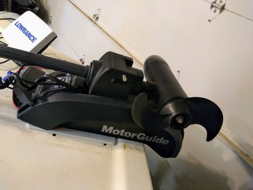 xi5 with sonar and pinpoint GPS w lowrance fishfinder for