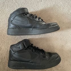 Size 8 Nike Air Forces 