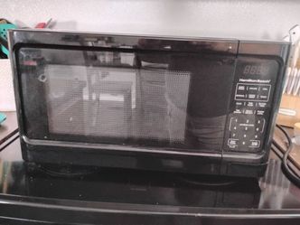 Hamilton Beach microwave at Grand and Greenway