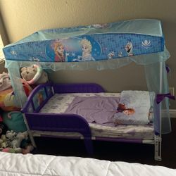 Kids (girls) Disney Bed With Mattress 