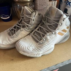 Adidas Men’s Basketball Shoes Sneakers Size 8.5 Great Condition Only Used Indoors 