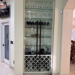Showers glass doors , wine cellars