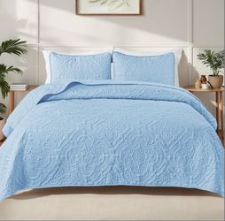 King size quilt and 2 pillowcases