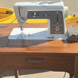 Singer Sewing Machine 