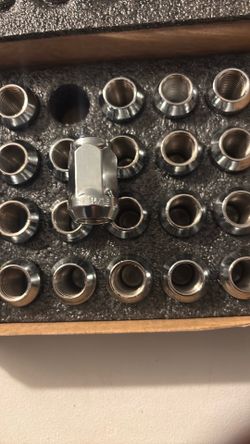 Tire lug nuts