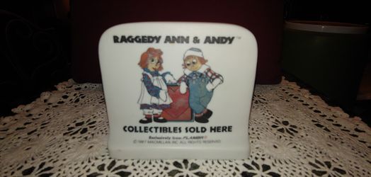 RAGGEDY COLLECTIBLES SOLD HERE SIGN