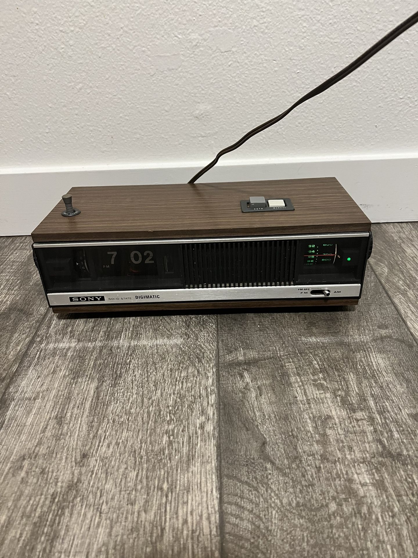 Sony Flip Clock Vintage Radio Alarm Eames Bose Sound!  everything works perfectly, in very good condition