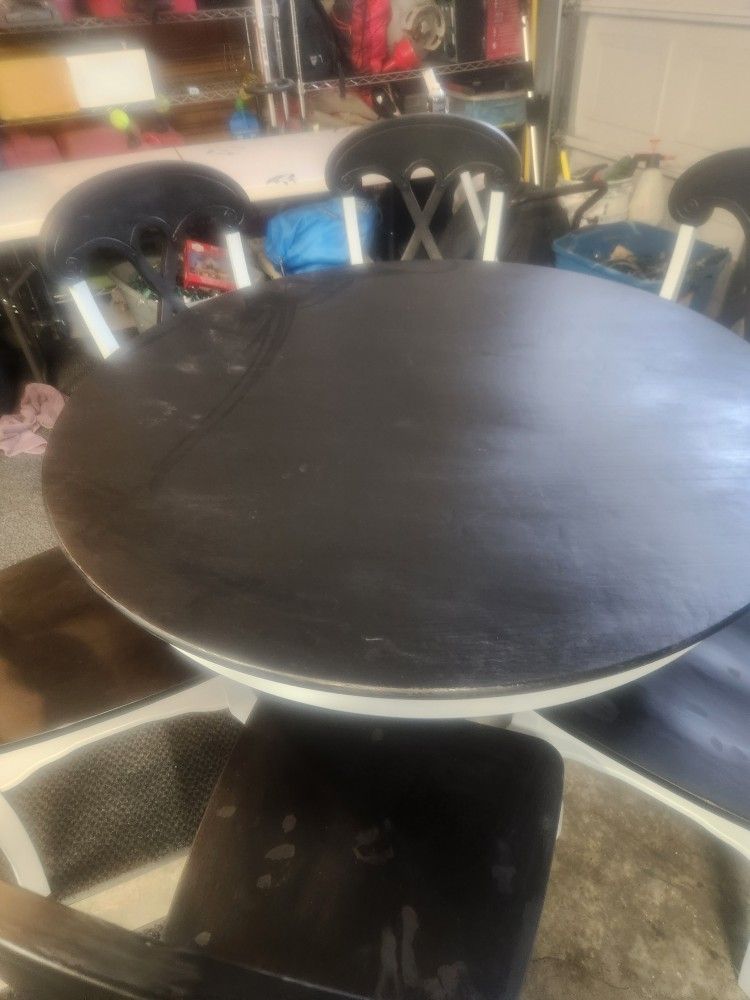 Dining Room Table And 6 Chairs 