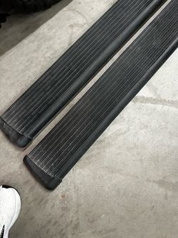 Amp power step rails