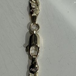 13.70 grams of Italian 750 gold chain