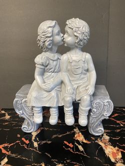 Boy And Girl Statue 