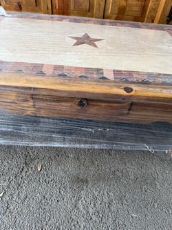 5 pcs set of coffee tables asking $400