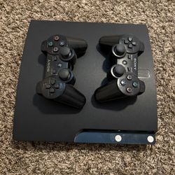 PS3 Slim + 2 Controllers 