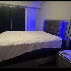 Gorgeous queen bed set