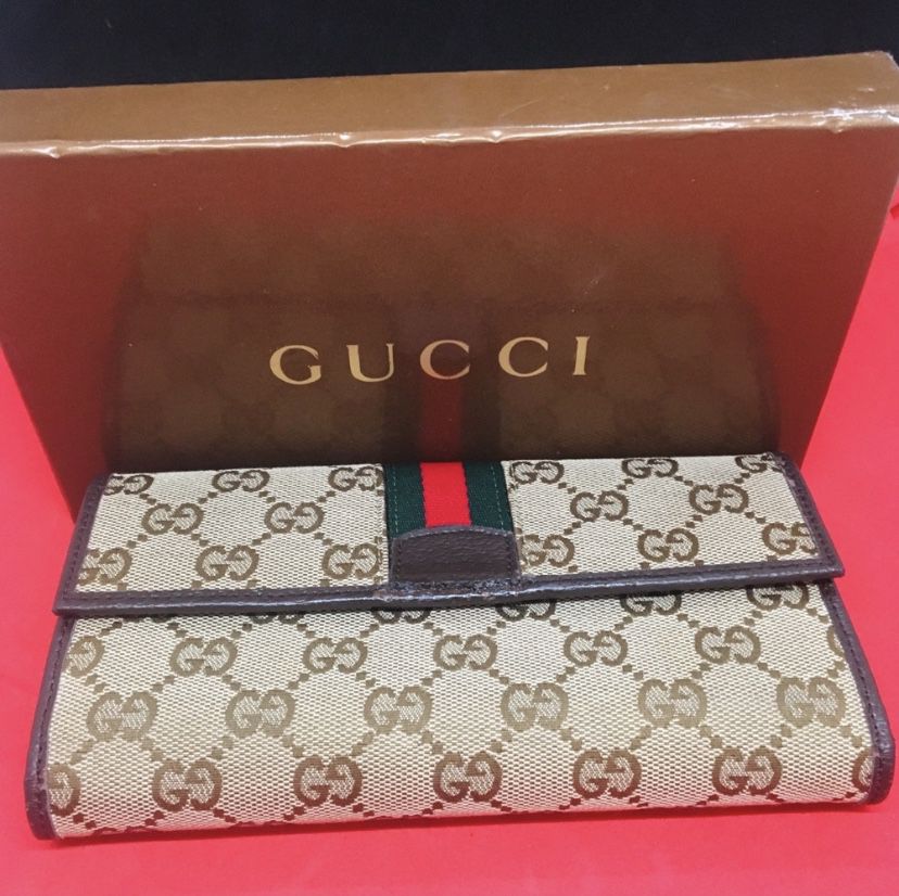 Authentic Gucci wallet with crossbody chain