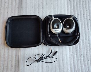 Bose On-Ear-Headphones With Case, Very Good Condition 