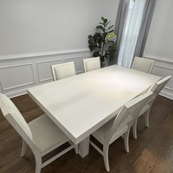 LIKE NEW CONDITION DINING TABLE SET 