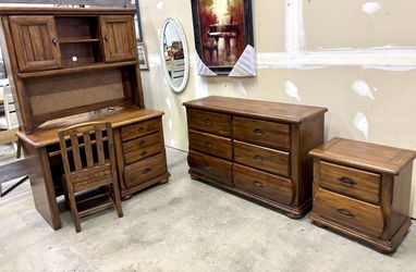 American Woodcrafters Solid Wood 5pc Youth Bedroom set   Includes:   - Computer Desk with Hutch - Chair  - Dresser  - Night stand