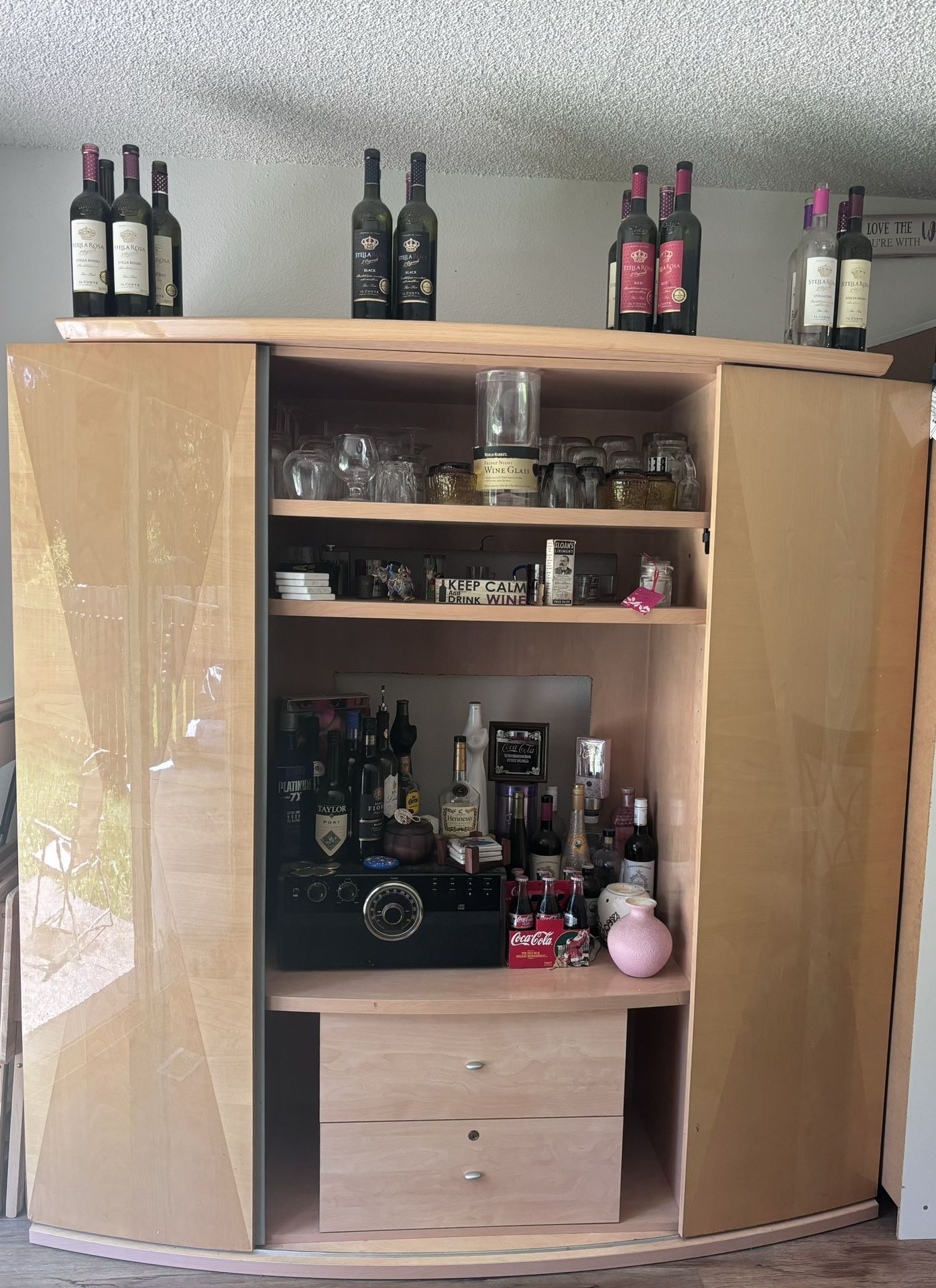 ‼️FREE‼️ Entertainment Center/Bar/Cabinet