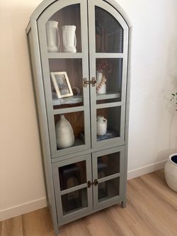 Magnolia Hutch
