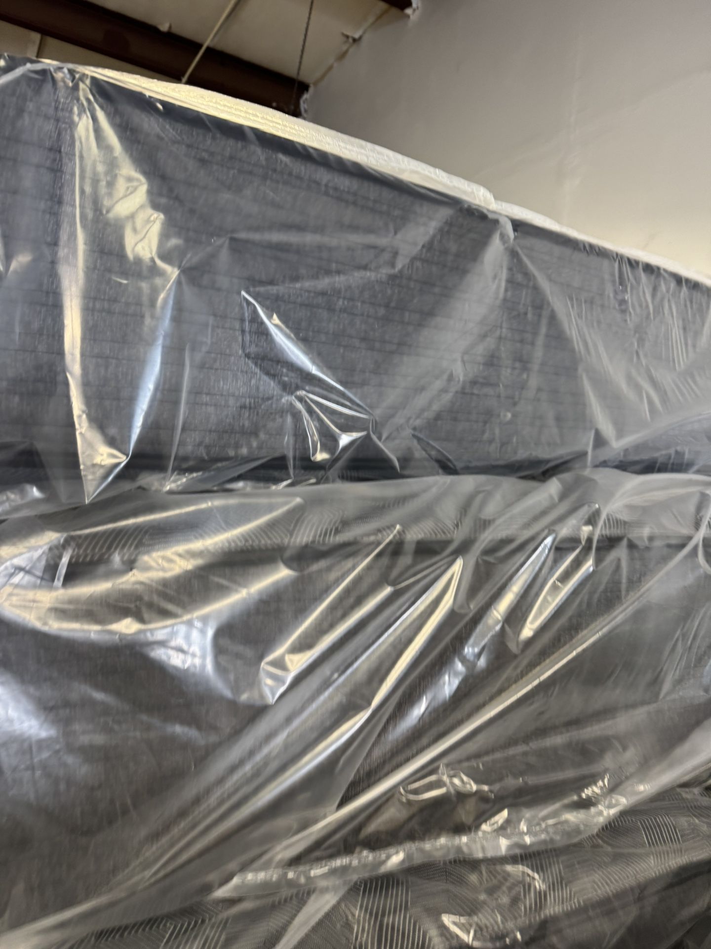 🛏️ 3. 🚛 Mattress TRUCKLOAD BLOWOUT – Limited Quantities!