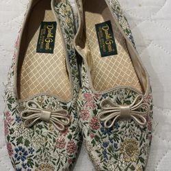 Daniel Green Multi Floral flats. Made in USA size 7.5-8