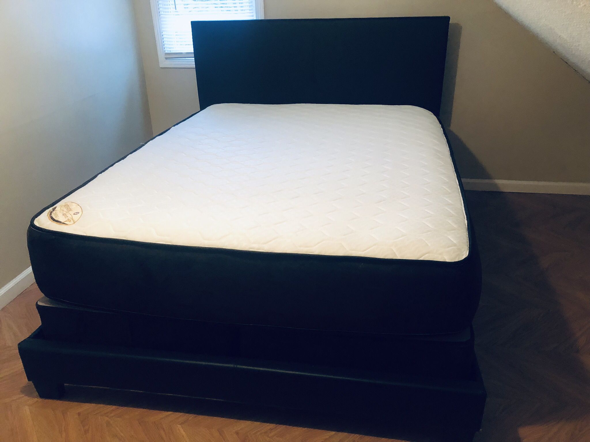 Queen size mattres Foam 11”thick+Regular box spring+Bed frame Brand new. We Finance we deliver