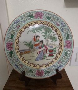 Large Chinese fencai plate decorated with a garden scene // 20th century