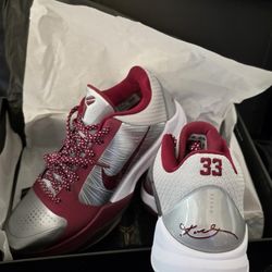 KOBE 5 LOWER MERION ACES  SIZE 8