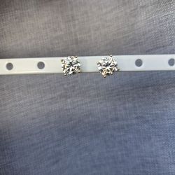 Moissanite Stud Earrings 925 Silver w/ 14K Gold Plating – Diamond Look ✨