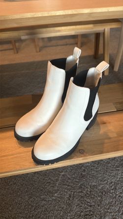 MIA White Leather Chelsea Ankle Boots