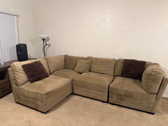 Tan Sectional Sofá