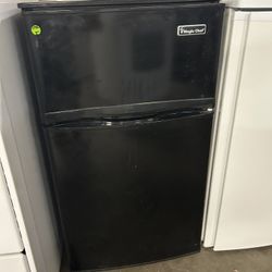 Mini Fridge 18.7wx34h Preowned