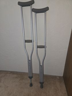 Adult crutches