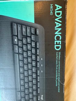 L ogitech - MK540 Full-size Advanced Wireless Membrane Keyboard and Mouse Combo for PC - Black