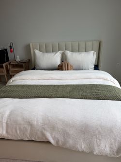 Lift-up Storage Platform Bed